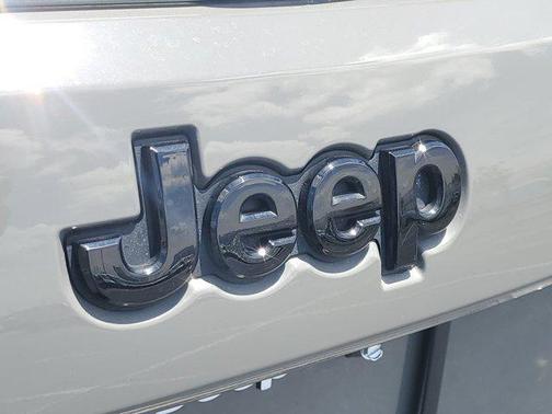 2022 Jeep Grand Cherokee Laredo