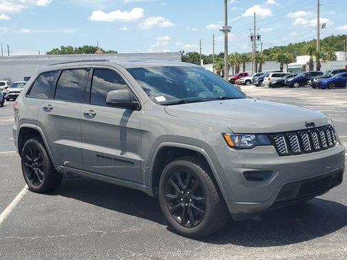2022 Jeep Grand Cherokee Laredo