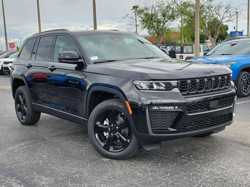 Diamond Black Crystal Pearlcoat 2026 Jeep Grand Cherokee Limited