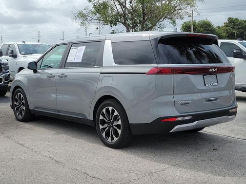 Ceramic Silver 2024 Kia Carnival EX