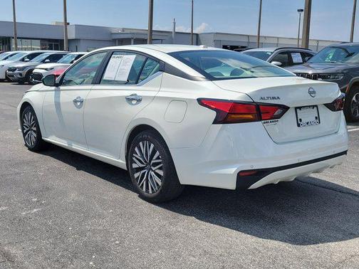 Pearl White Tricoat 2025 Nissan Altima SV FWD
