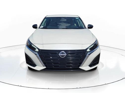 Pearl White Tricoat 2025 Nissan Altima SV FWD