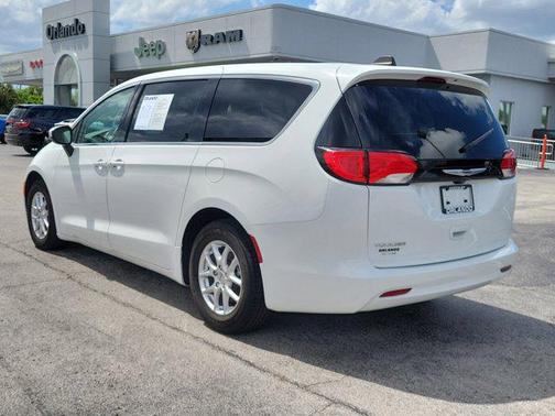 Bright White Clearcoat 2023 Chrysler Voyager LX
