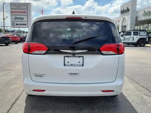 Bright White Clearcoat 2023 Chrysler Voyager LX