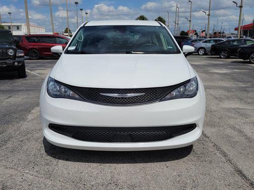 Bright White Clearcoat 2023 Chrysler Voyager LX