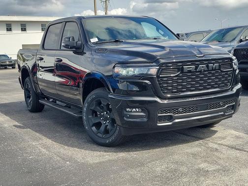 Diamond Black Crystal Pearlcoat 2026 RAM 1500 Big Horn/Lone Star