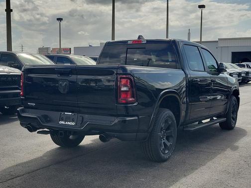 Diamond Black Crystal Pearlcoat 2026 RAM 1500 Big Horn/Lone Star