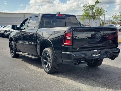 Diamond Black Crystal Pearlcoat 2026 RAM 1500 Big Horn/Lone Star