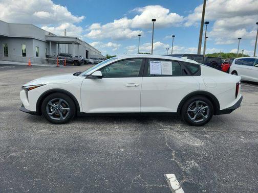 Snow White Pearl 2025 Kia K4 LXS
