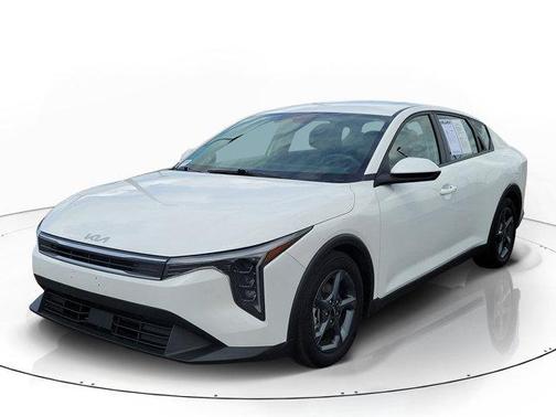Snow White Pearl 2025 Kia K4 LXS