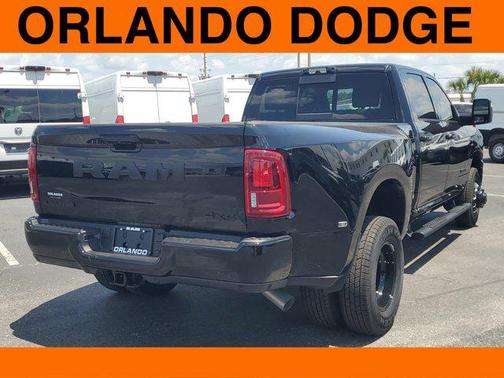2025 RAM 3500 Laramie Crew Cab 4x4 8' Box