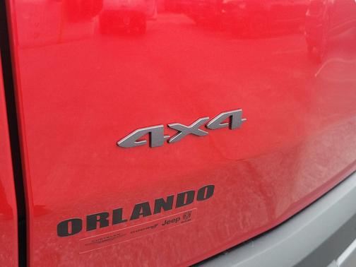 Red Hot Pearlcoat 2026 Jeep Cherokee Laredo 4x4