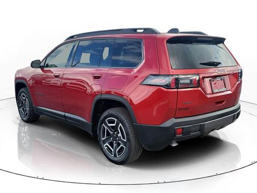 Red Hot Pearlcoat 2026 Jeep Cherokee Laredo 4x4
