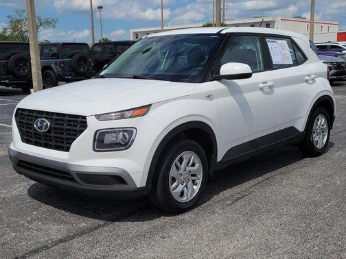 Lunar White 2023 Hyundai VENUE SE