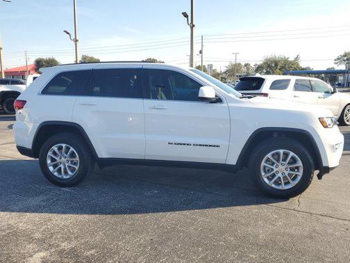 2022 Jeep Grand Cherokee Laredo