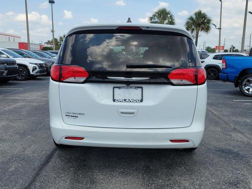 Bright White Clearcoat 2023 Chrysler Voyager LX