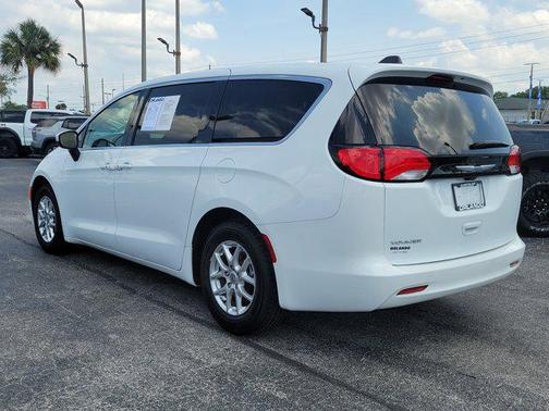 Bright White Clearcoat 2023 Chrysler Voyager LX