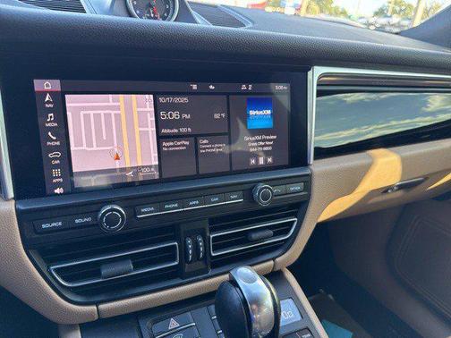 2021 Porsche Macan Base