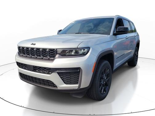 Silver Zynith 2026 Jeep Grand Cherokee L Altitude