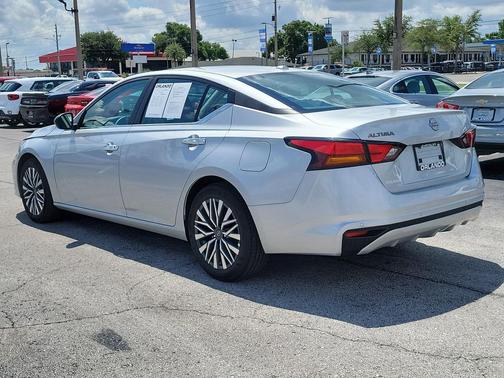 Brilliant Silver Metallic 2025 Nissan Altima SV FWD