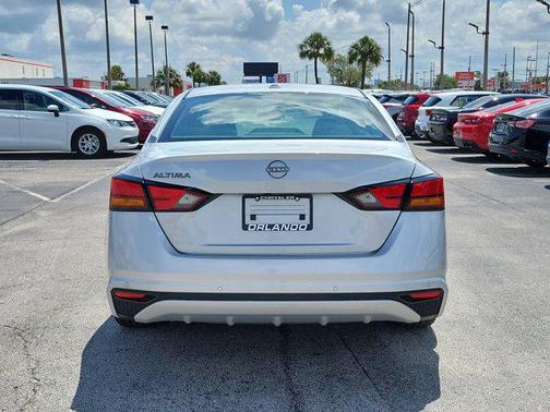 Brilliant Silver Metallic 2025 Nissan Altima SV FWD