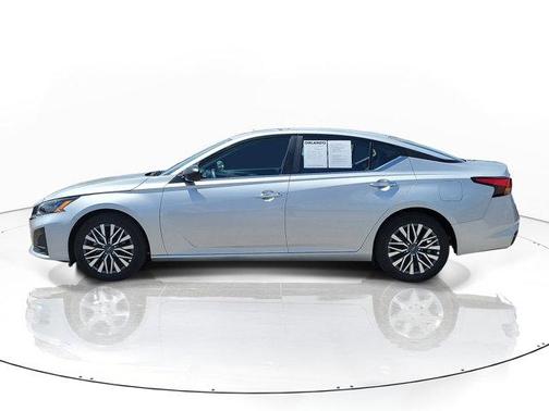 Brilliant Silver Metallic 2025 Nissan Altima SV FWD