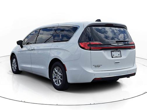 Bright White Clearcoat 2026 Chrysler Pacifica L