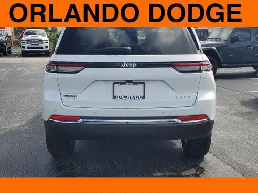 2025 Jeep Grand Cherokee Laredo