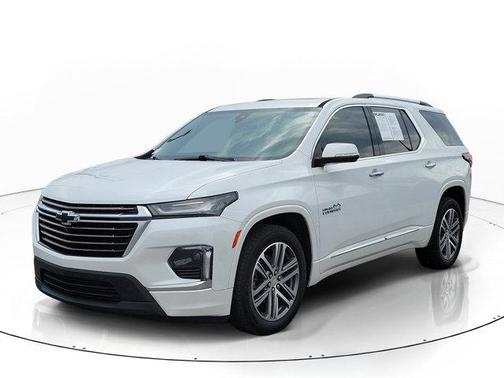 Iridescent Pearl Tricoat 2023 Chevrolet Traverse High Country