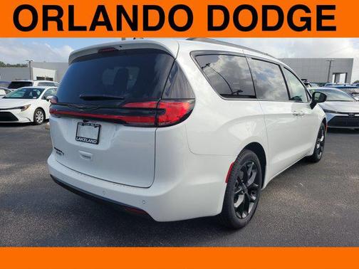 2026 Chrysler Pacifica L