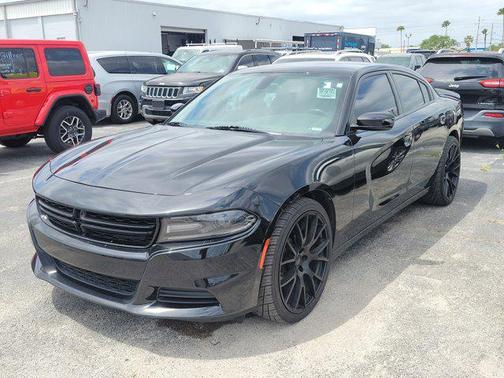 Pitch Black Clearcoat 2020 Dodge Charger SXT