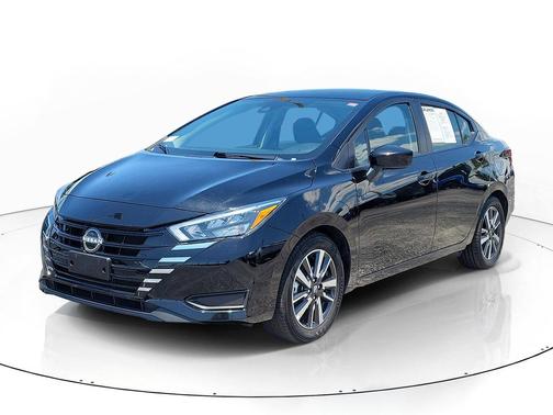 Super Black 2025 Nissan Versa 1.6 SV