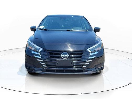Super Black 2025 Nissan Versa 1.6 SV