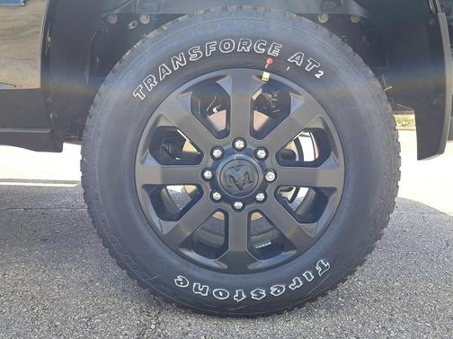 Diamond Black Crystal Pearlcoat 2026 RAM 3500 Laramie Crew Cab 4x4 6'4' Box