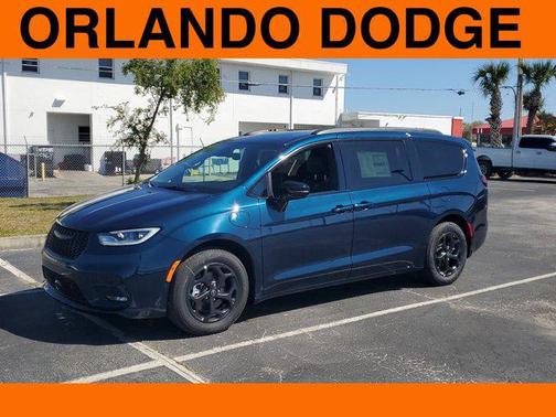 2025 Chrysler Pacifica Hybrid Premium S Appearance Pkg