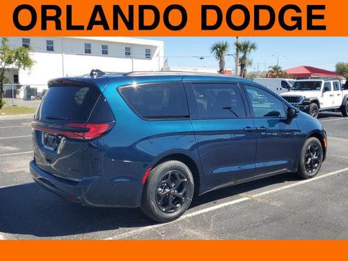 2025 Chrysler Pacifica Hybrid Premium S Appearance Pkg