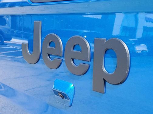 Hydro Blue Pearlcoat 2026 Jeep Gladiator Sport