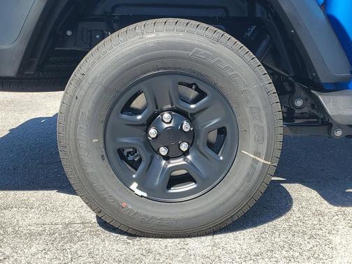 Hydro Blue Pearlcoat 2026 Jeep Gladiator Sport