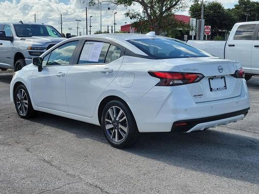 Aspen White Tricoat 2025 Nissan Versa 1.6 SV