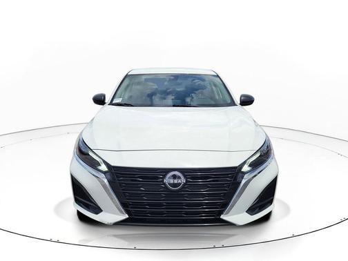 Glacier White 2025 Nissan Altima SV FWD