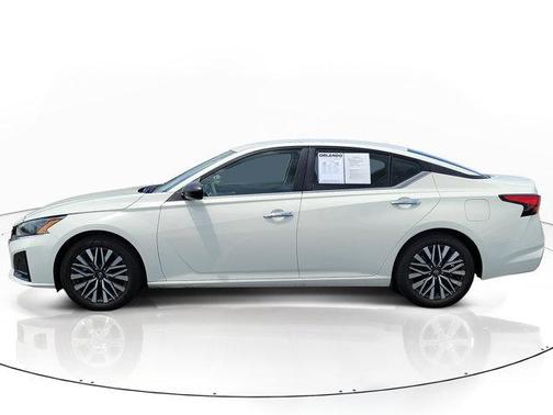 Glacier White 2025 Nissan Altima SV FWD