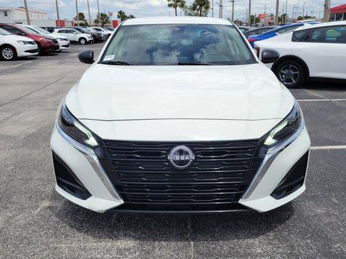 Glacier White 2025 Nissan Altima SV FWD
