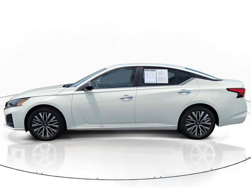 Glacier White 2025 Nissan Altima SV FWD