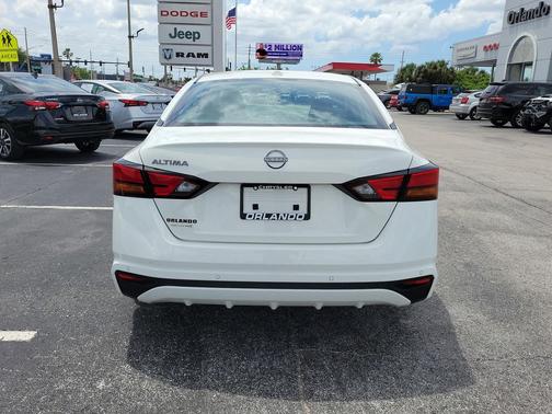 Glacier White 2025 Nissan Altima SV FWD