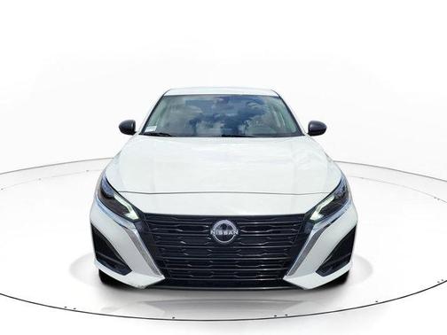 Glacier White 2025 Nissan Altima SV FWD