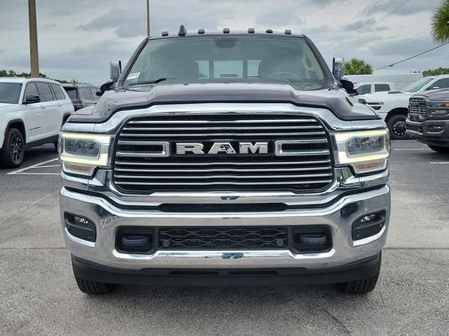 Diamond Black Crystal Pearlcoat 2022 RAM 3500 Laramie Crew Cab 4x4 8' Box