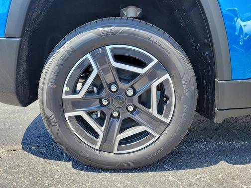 Hydro Blue Pearlcoat 2026 Jeep Cherokee Laredo