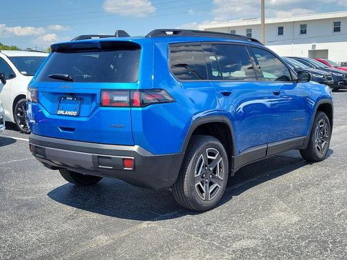 Hydro Blue Pearlcoat 2026 Jeep Cherokee Laredo