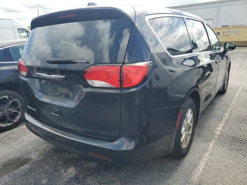 2017 Chrysler Pacifica LX