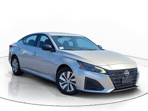 Brilliant Silver Metallic 2024 Nissan Altima S FWD